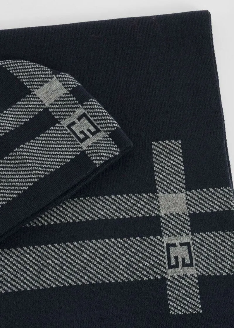 Berretto beanie e sciarpa coordinati