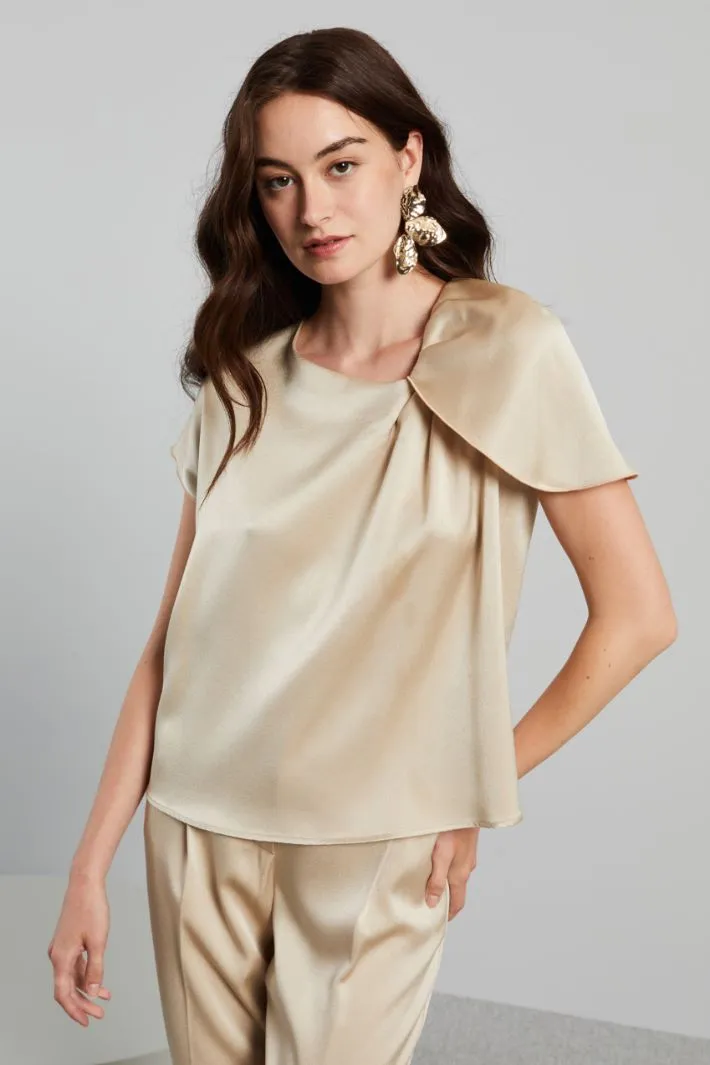 Blusa con drappeggio