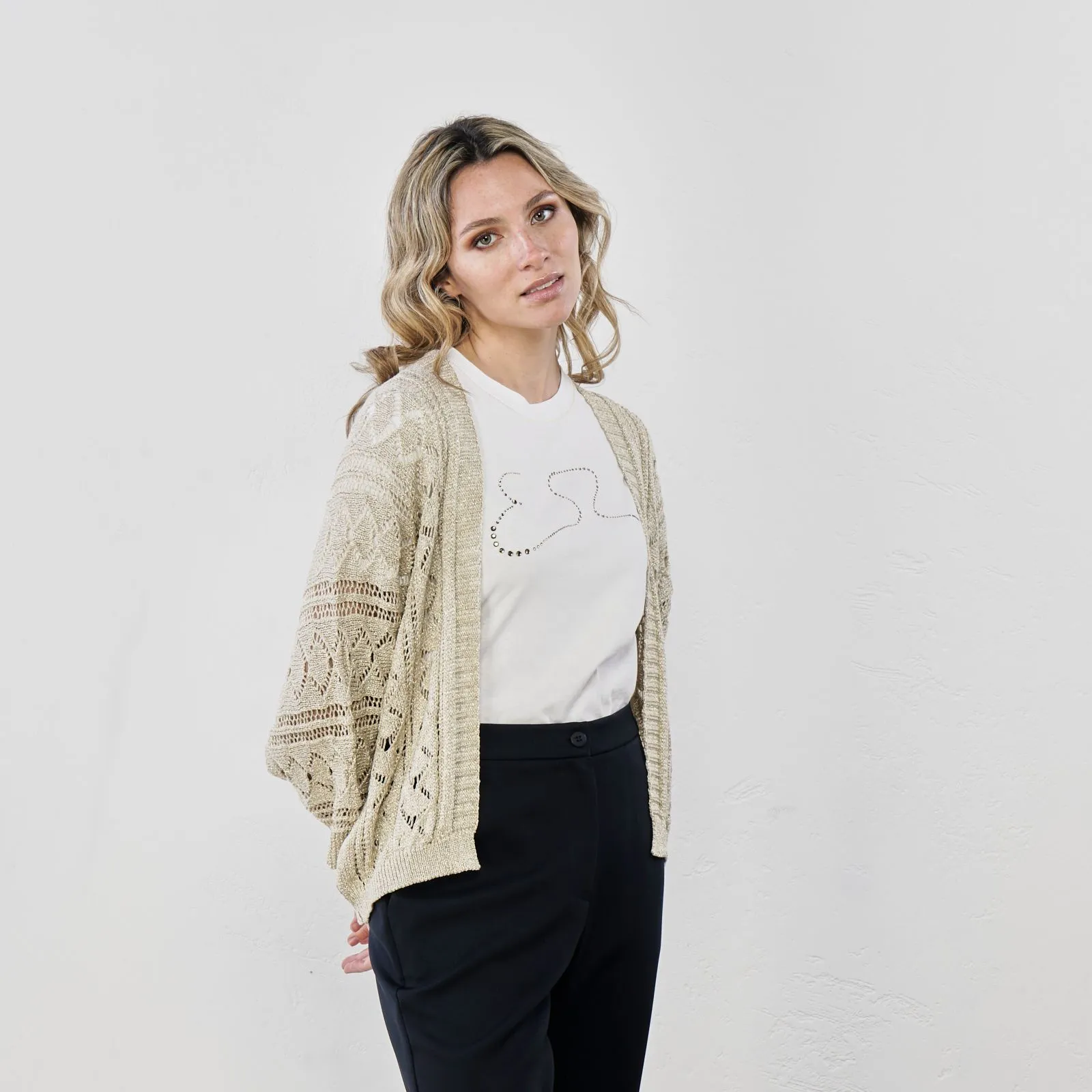 Cardigan beige traforato senza bottoni
