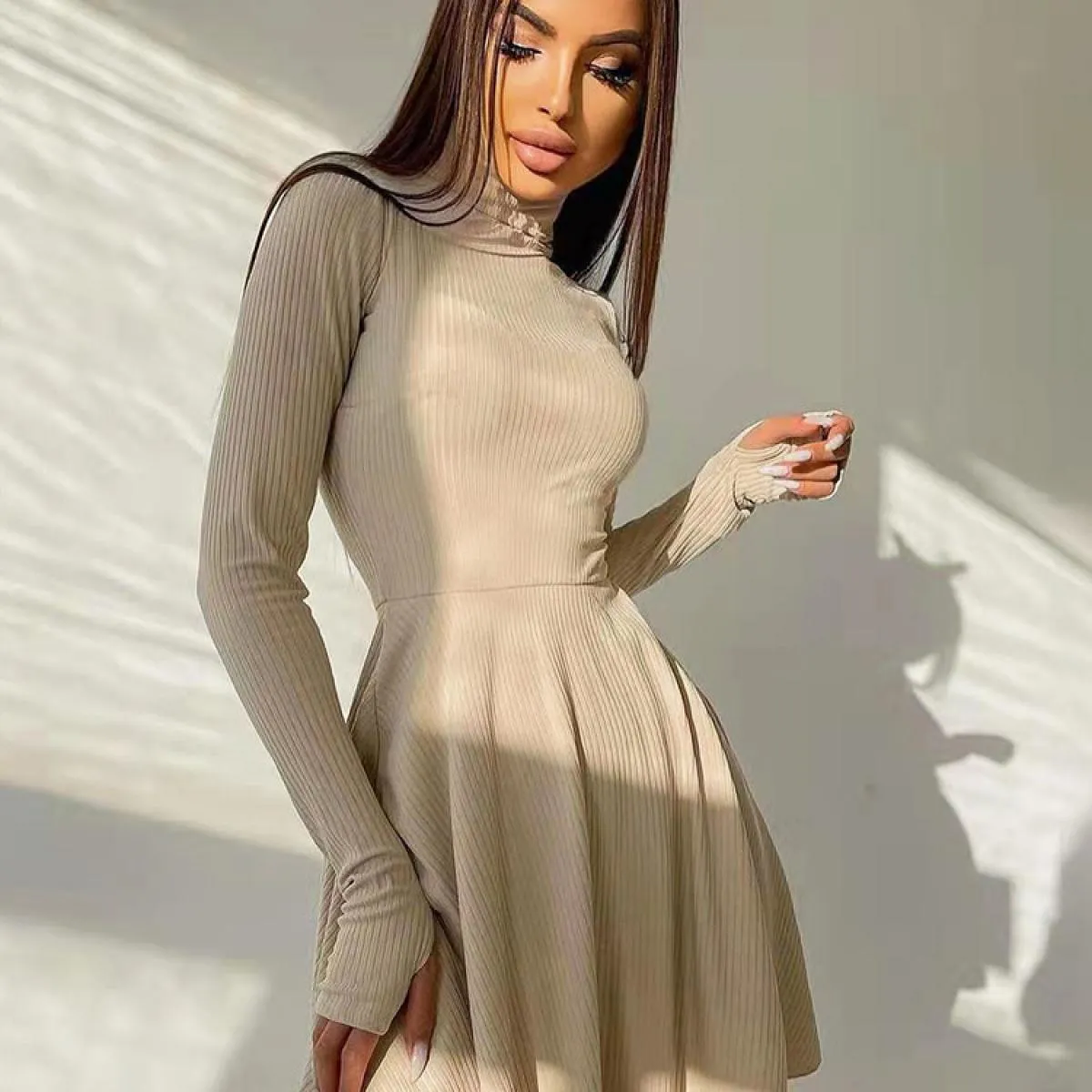 Dolcevita da donna a maniche lunghe Abiti eleganti solidi Donna Lavorato a maglia con fondo Abito a pieghe a trapezio Moda