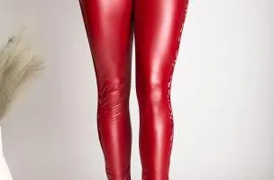 Eleganti leggings in ecopelle con pizzo Margaretta, bordeaux
