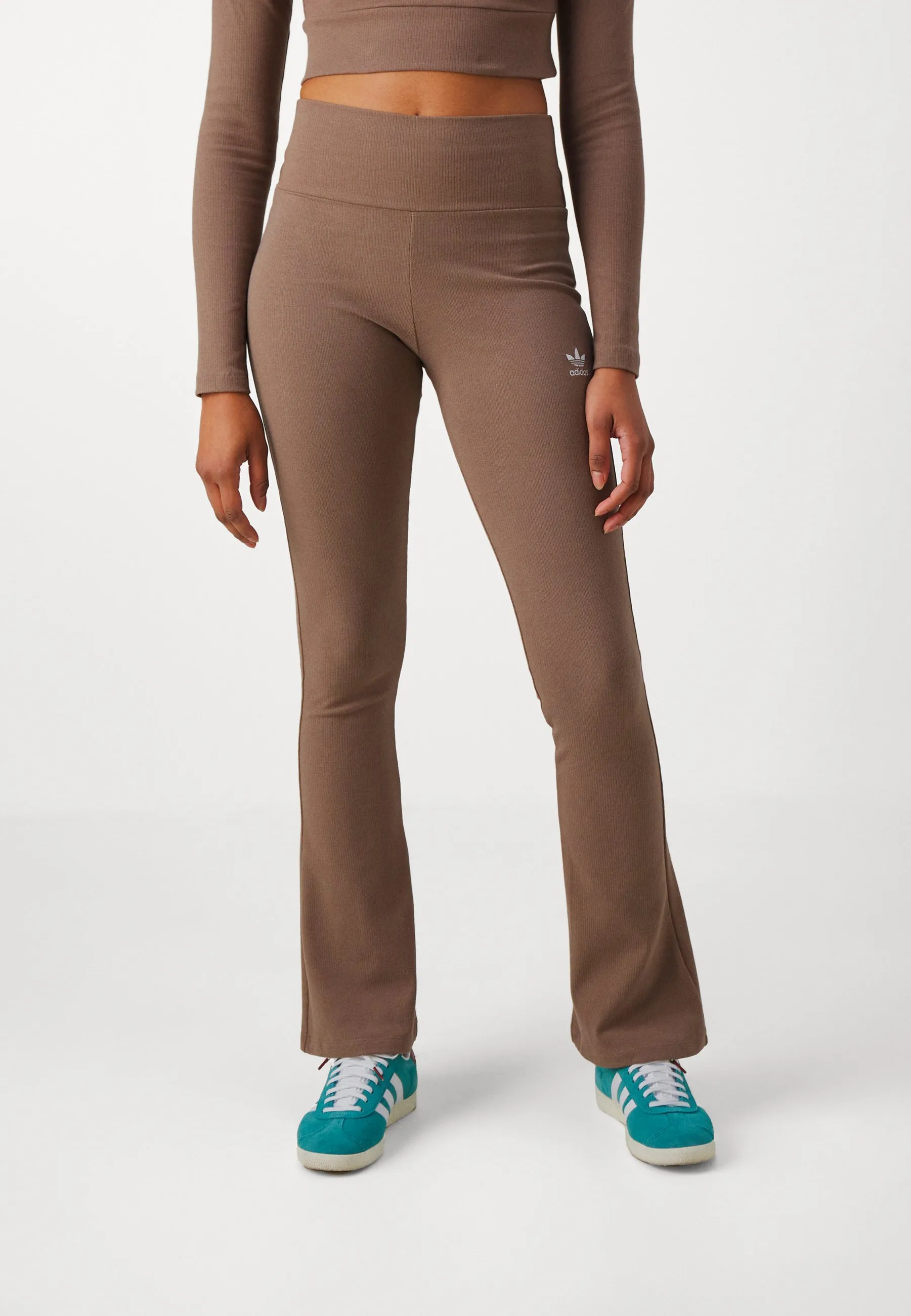 ESSENTIALS FLARED - Leggings