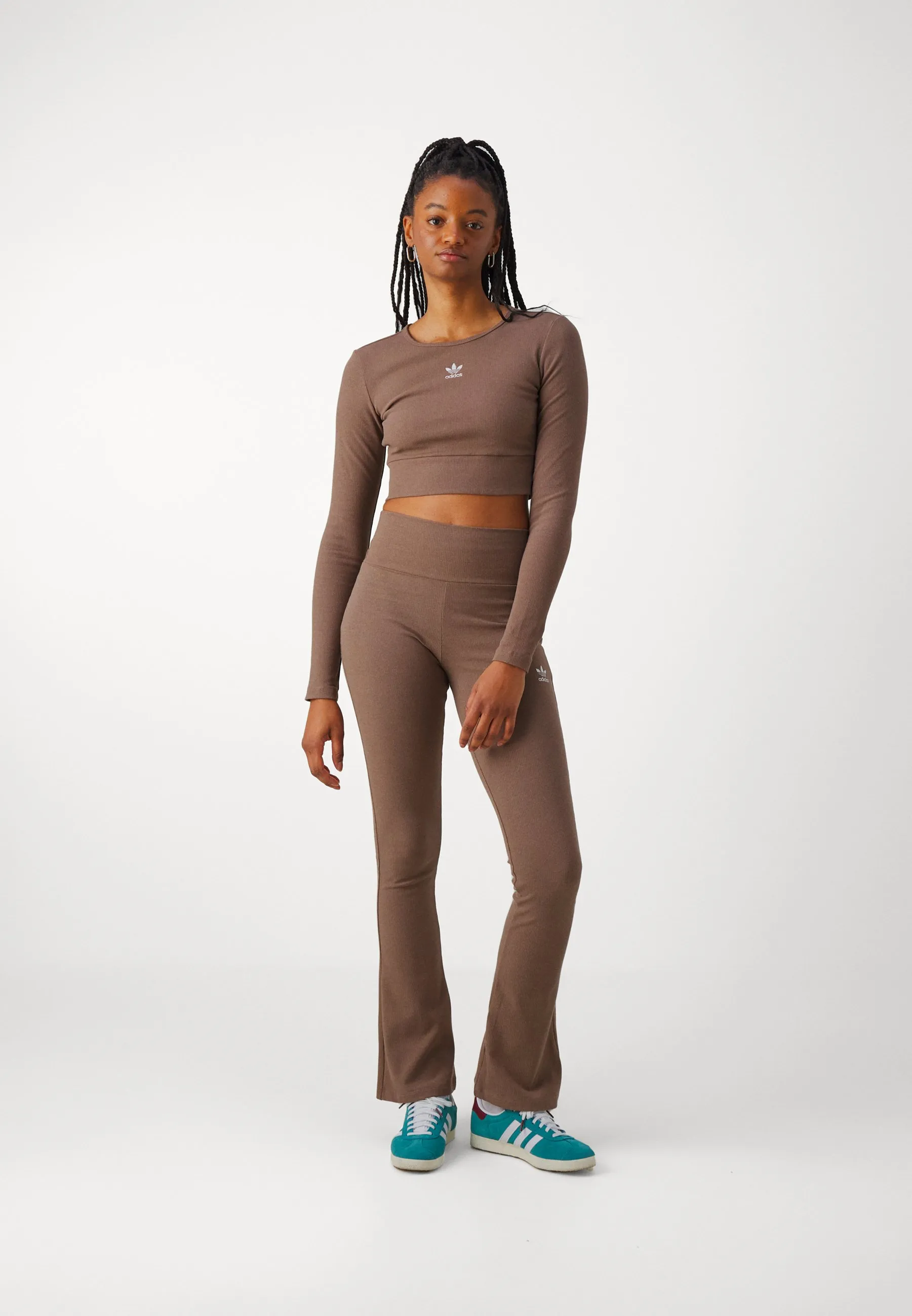ESSENTIALS FLARED - Leggings