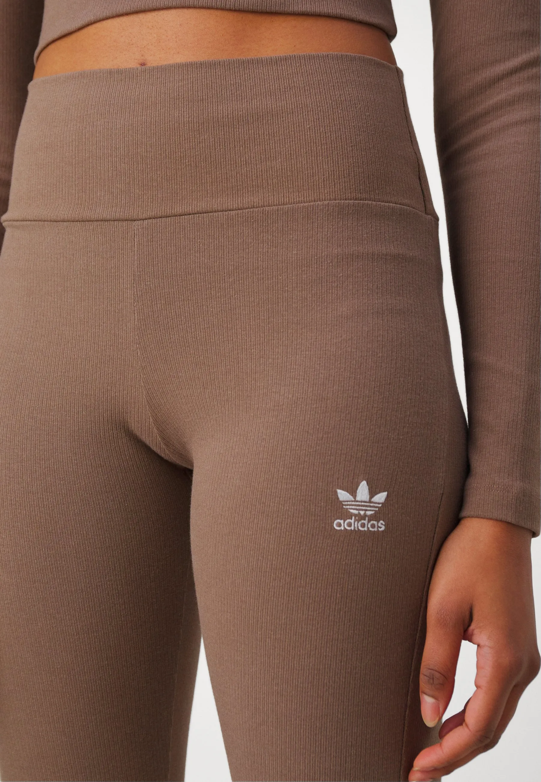 ESSENTIALS FLARED - Leggings