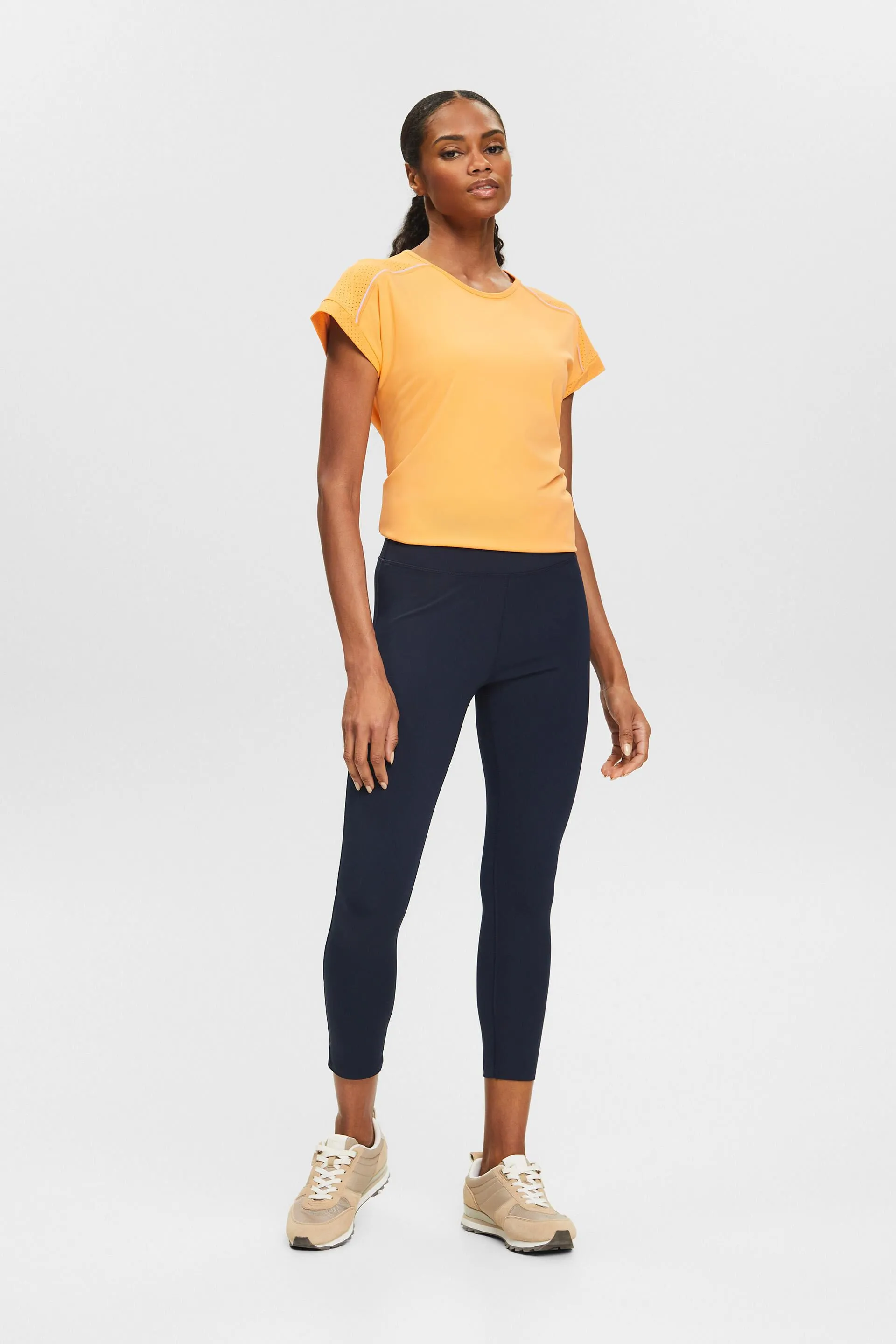 In materiale riciclato: leggings Active con E-DRY