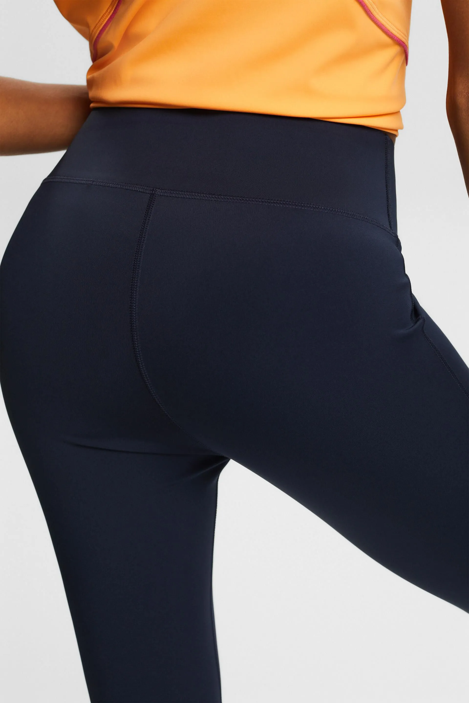 In materiale riciclato: leggings Active con E-DRY