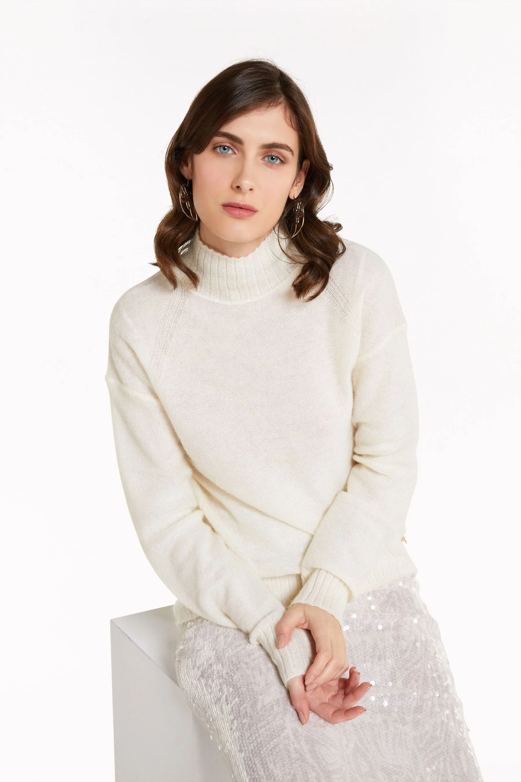 Maglia con collo a cratere