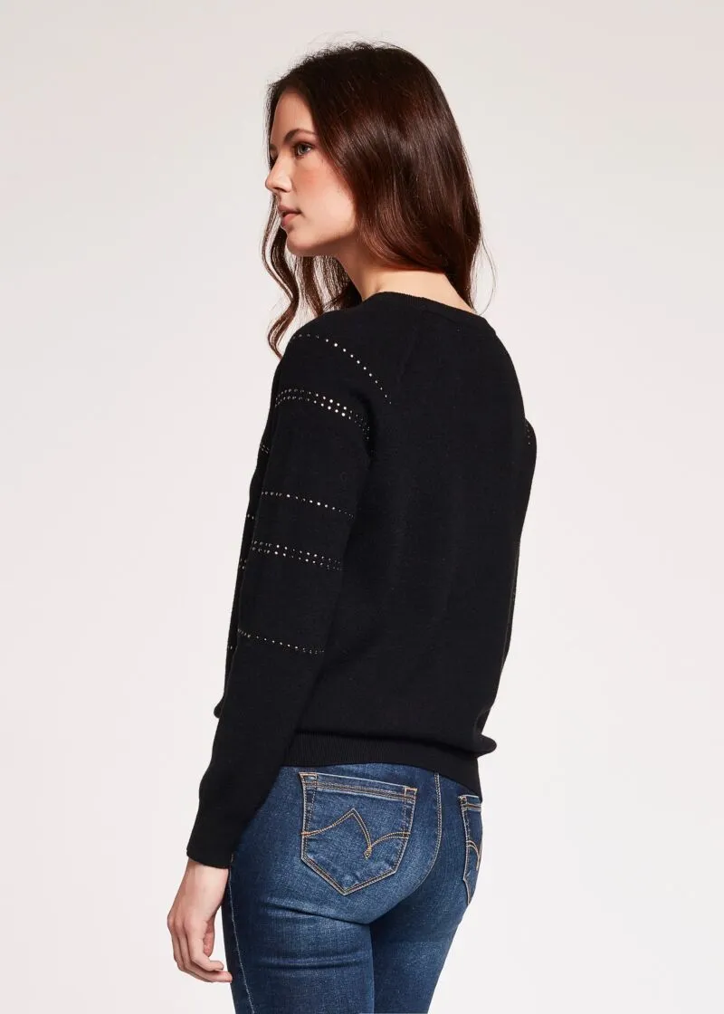 Maglia girocollo con borchie