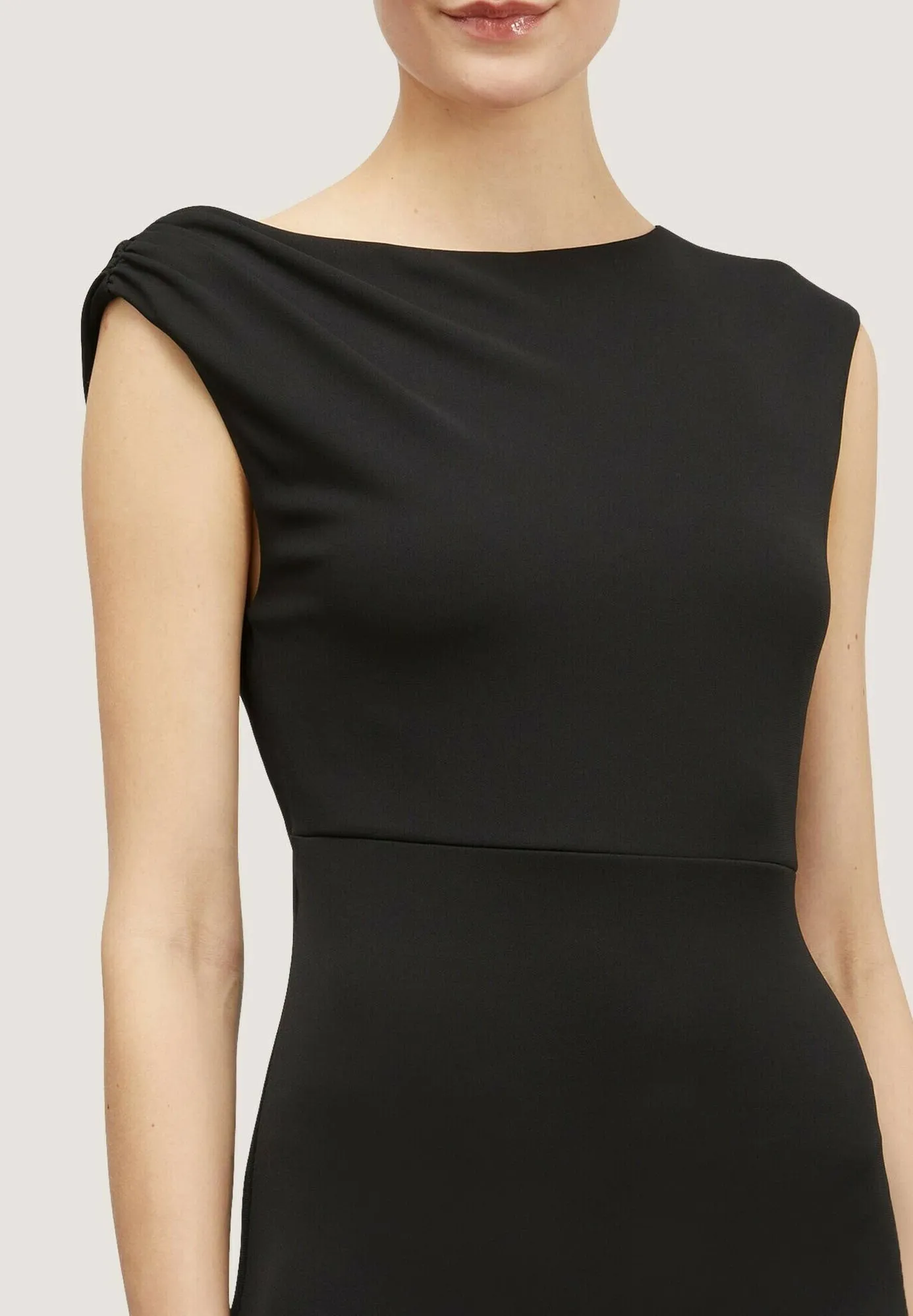 MIDI CON CUT-OUT POSTERIORE - Vestito di maglina