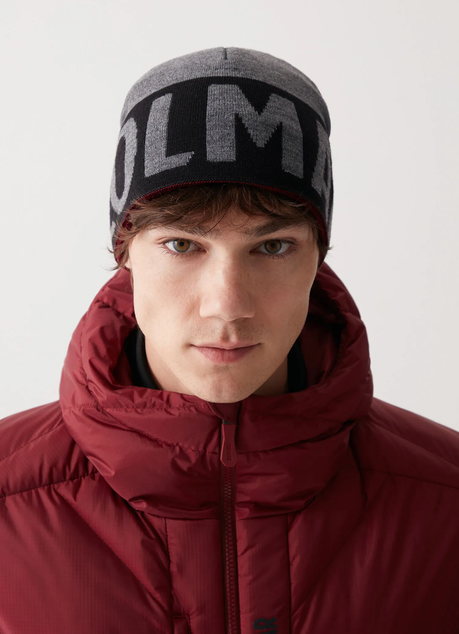 Reversible hat with jacquard maxi-logo