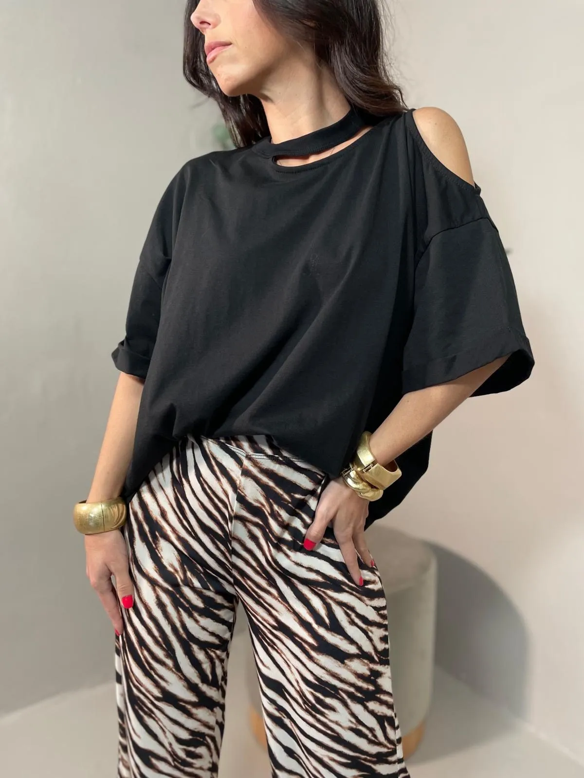 T-shirt Cut Out Nera Vicolo