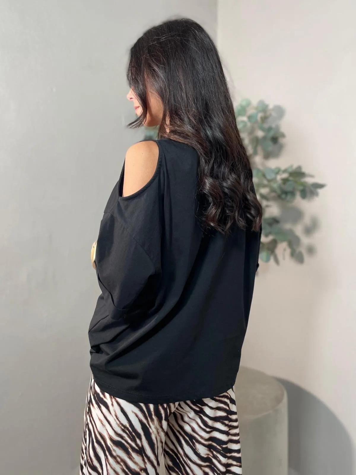 T-shirt Cut Out Nera Vicolo
